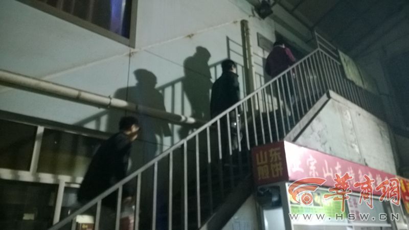 网曝西安一高校电子阅览室竟成黑网吧