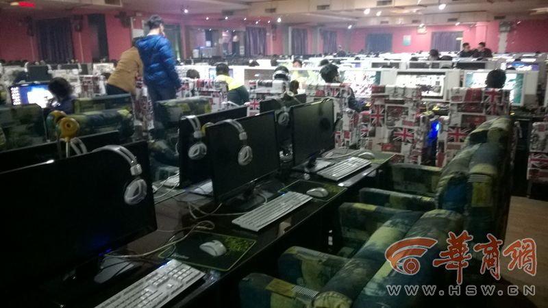 网曝西安一高校电子阅览室竟成黑网吧