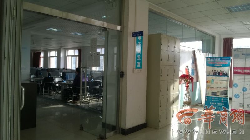 网曝西安一高校电子阅览室竟成黑网吧