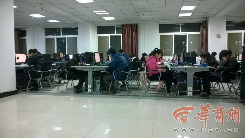 网曝西安一高校电子阅览室竟成黑网吧