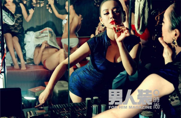 跳伞前衣服险崩开 宁静太辣了！