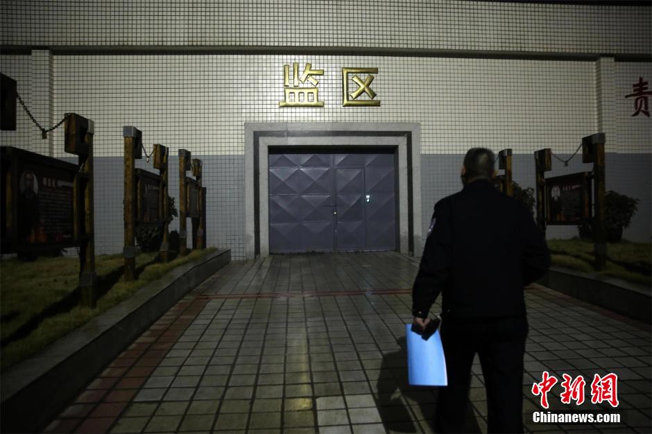 探访看守所民警的一夜