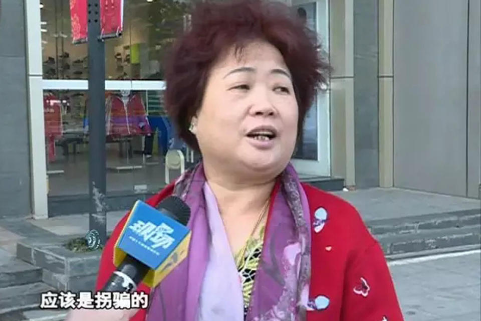 男童台上表演突被人抱走尖叫:他不是我爸