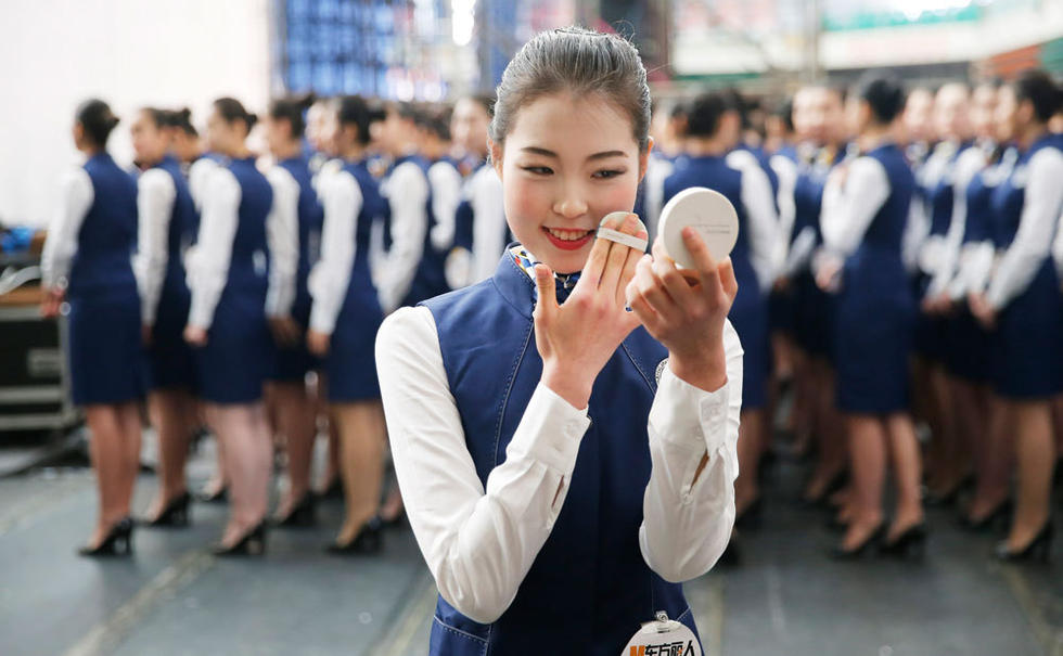 青岛女孩退伍后考空姐 为穿制服2个月减十几斤