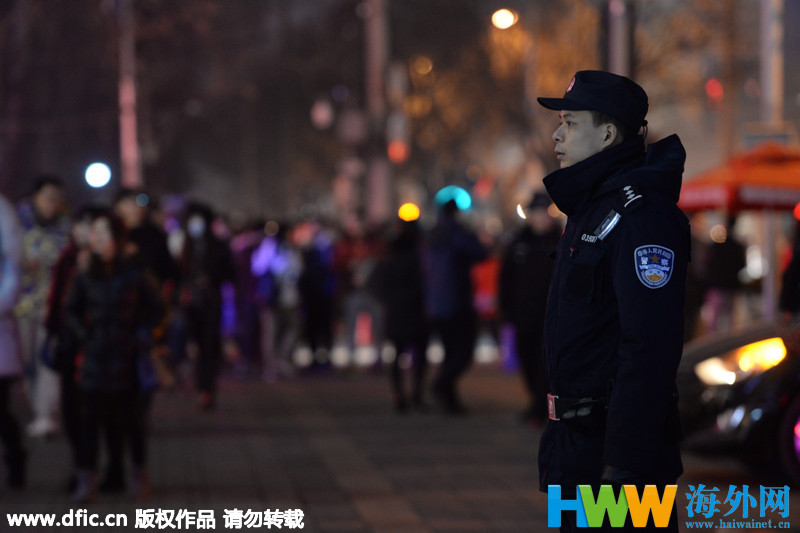 守护者！跨年夜警察各地保平安