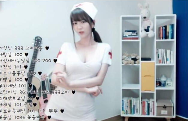 只靠实力不靠胸 美女被赞韩国最萌主播