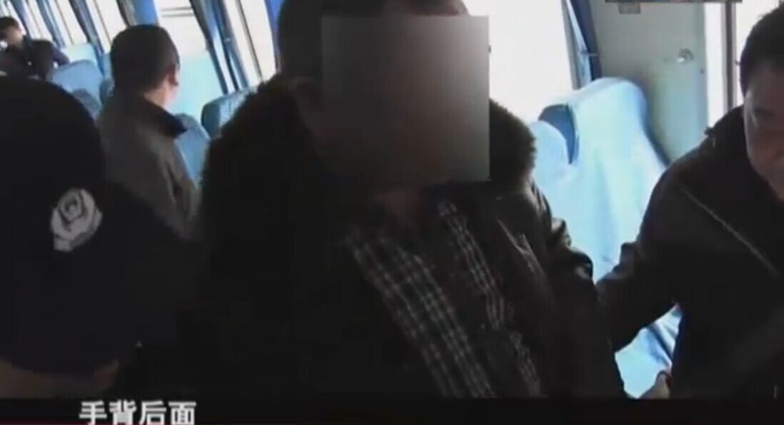 湖北多人坐火车逃票殴打列车员 47名警察抓捕