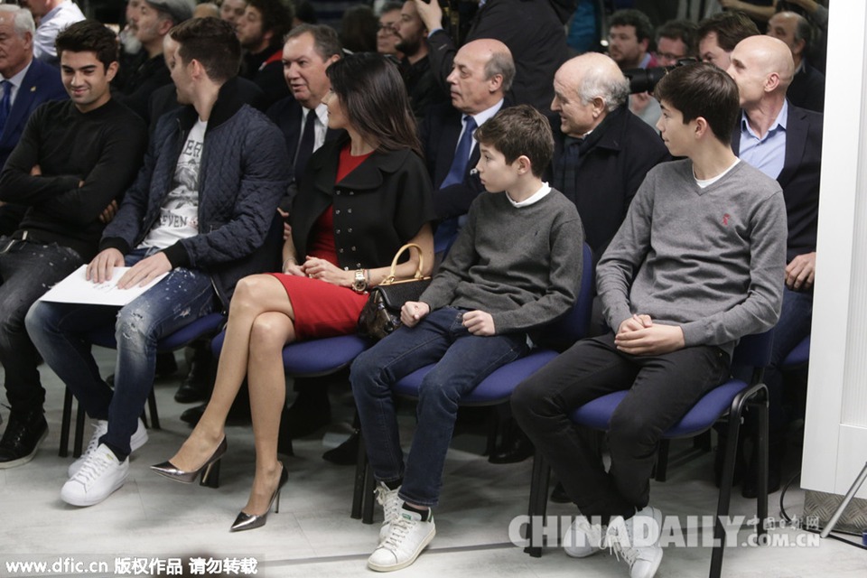 齐达内指教皇马 四个儿子帅气助阵[4]- 中国日报网