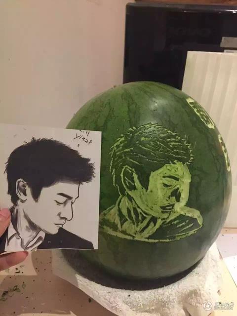 黄晓明宴请刘德华 天王为工作人员庆生