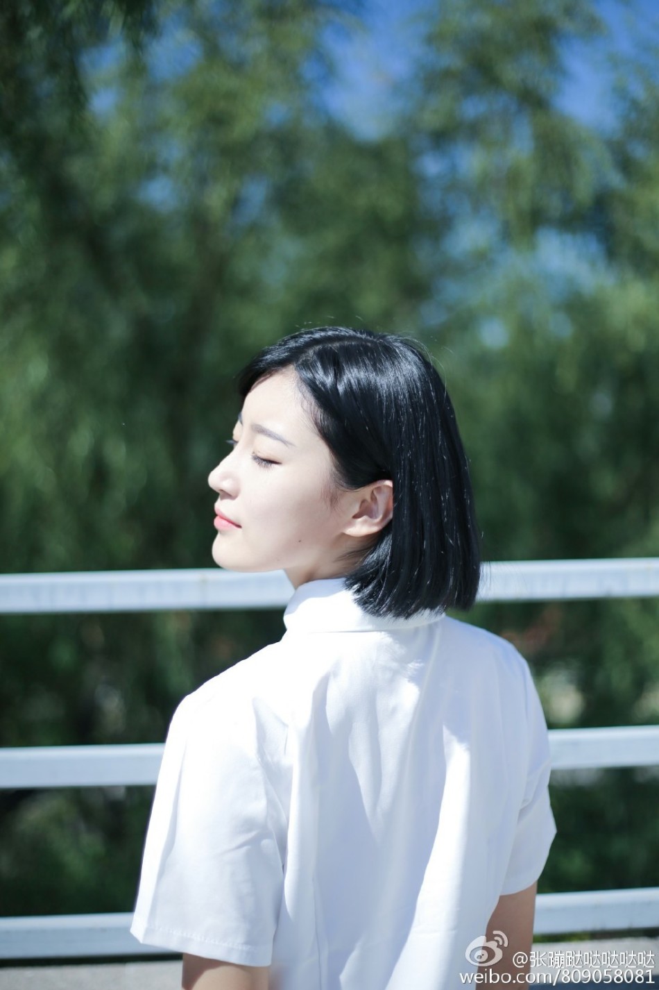 公安大学校花晒校园照 会军体拳的萌妹子