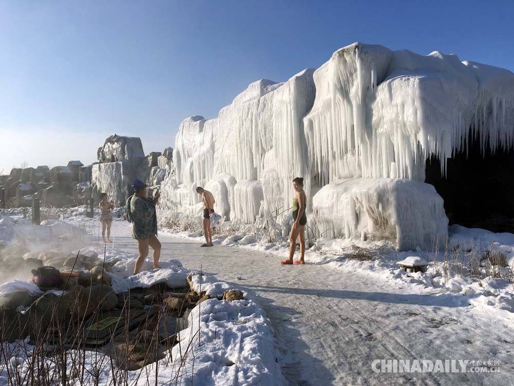 “冰雪之冠”黑龙江 雪地温泉70℃温差鲜体验