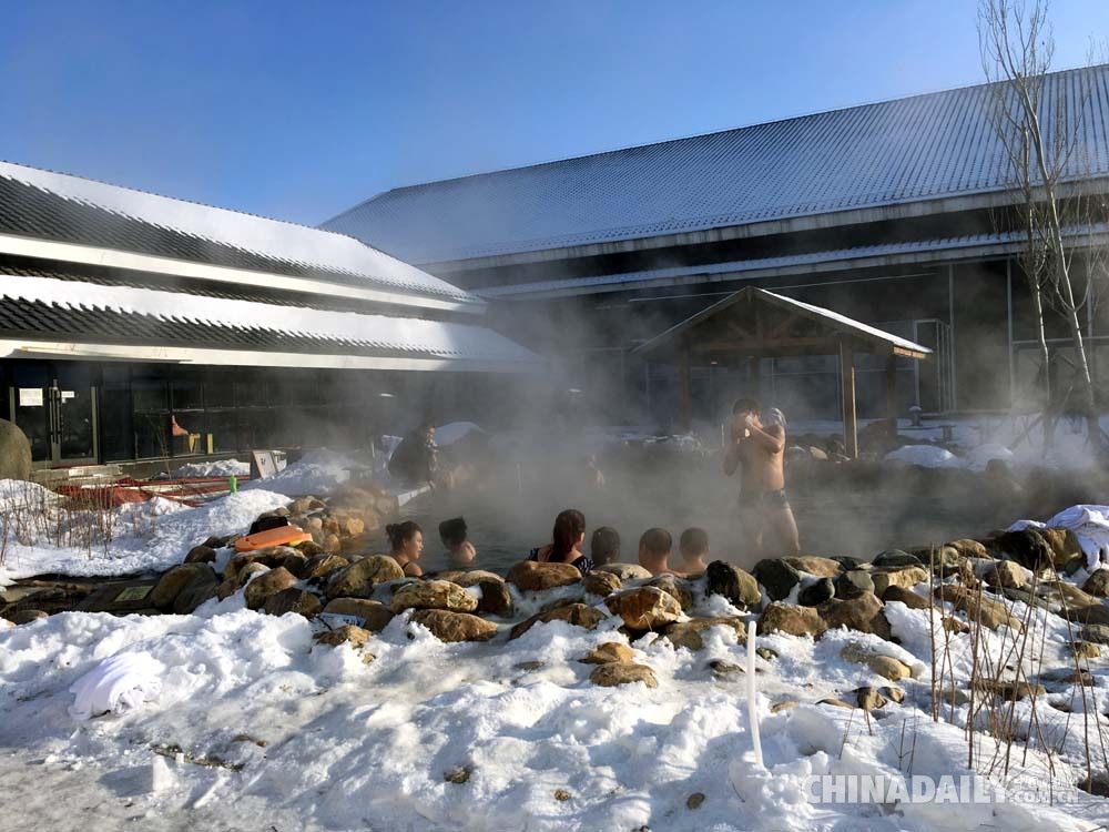 “冰雪之冠”黑龙江 雪地温泉70℃温差鲜体验