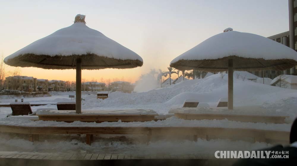 “冰雪之冠”黑龙江 雪地温泉70℃温差鲜体验