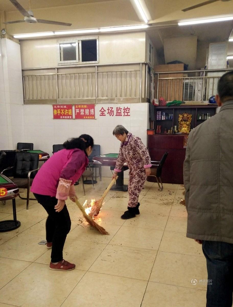 南京一六旬老人清晨猝死棋牌室