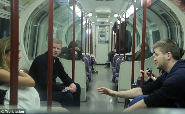 伦敦地铁女子当众哺乳 试众人真实反应