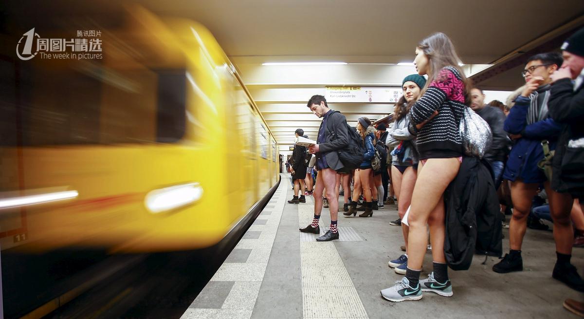 “不穿裤子乘地铁”全球上演 婴儿也参加
