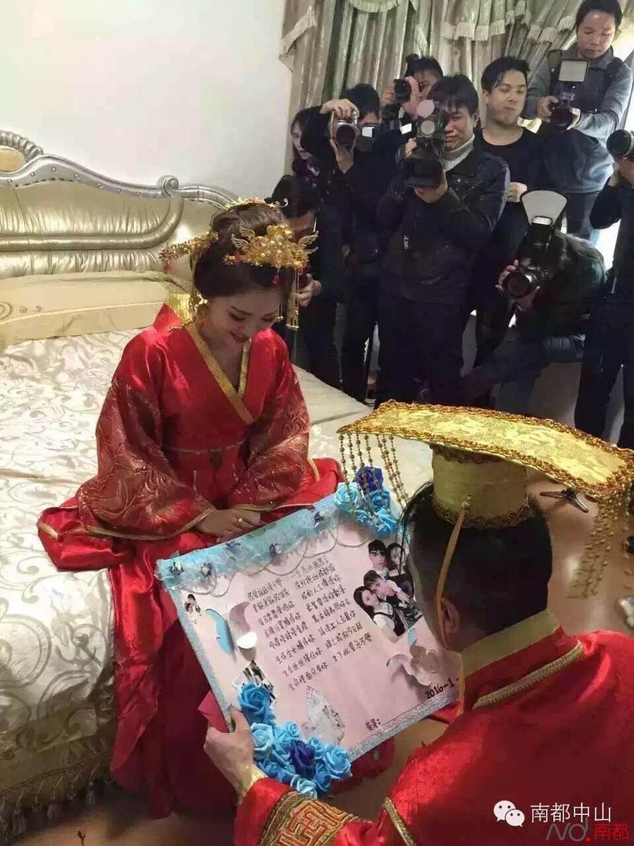 广东再现土豪婚礼 新娘全身挂满金首饰