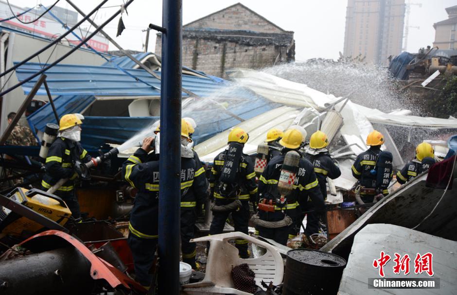 四川泸州一汽修厂罐车发生爆炸已致2死2伤
