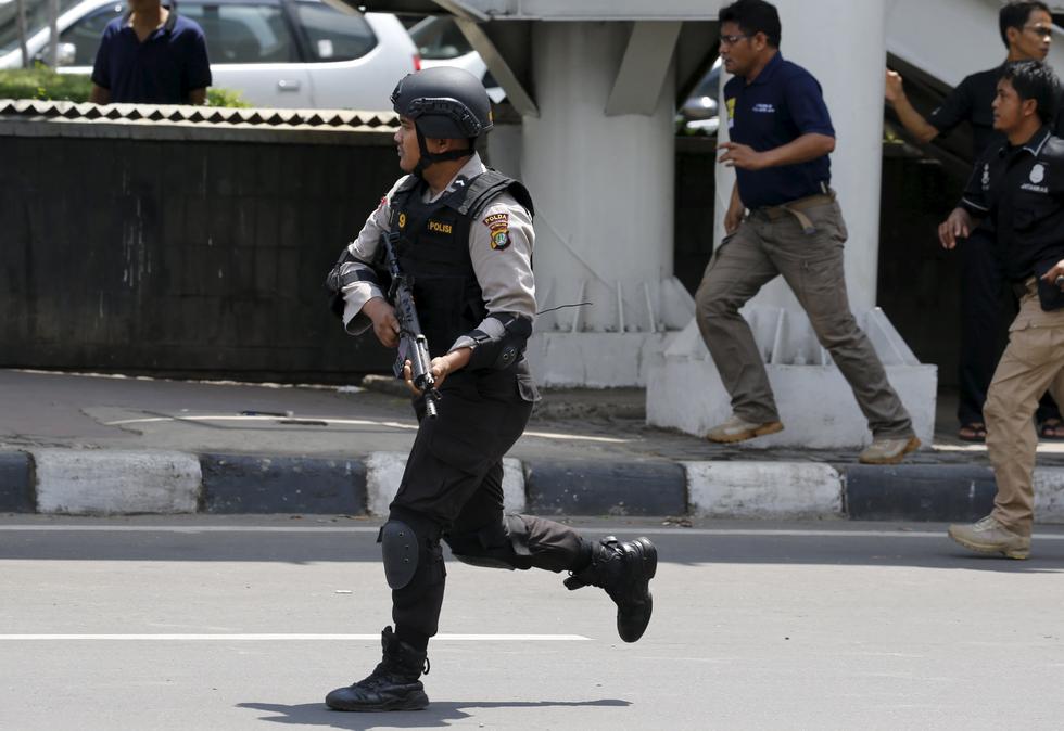 印尼首都雅加达发生多起爆炸 现场发生交火