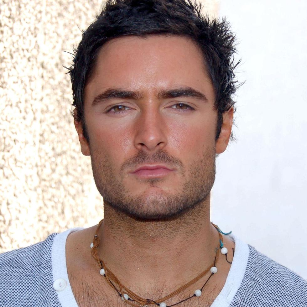 英国男星与女友雨林旅游被食人族掳走 差点被