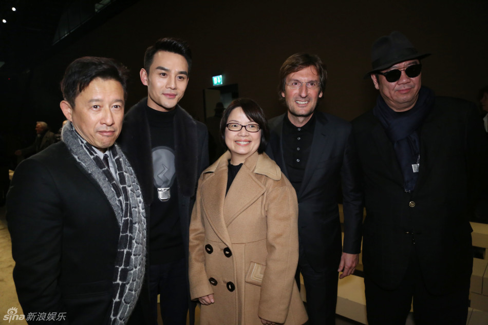王凯帅气现身米兰秀场 东方绅士范十足