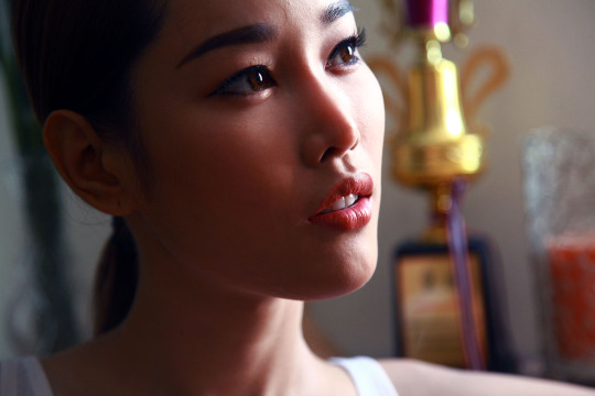 泰国变性模特自述人生：每天服用激素