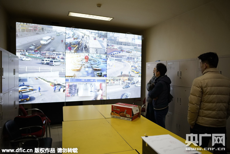 北京西站“首都门神” 便衣警察无声守护春运安全