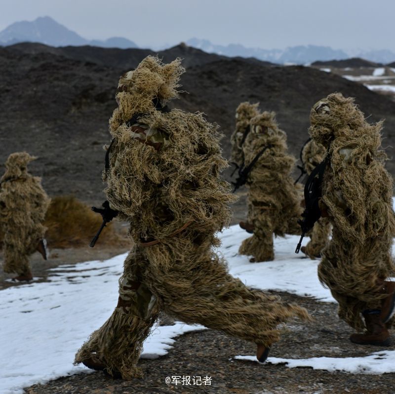 海军陆特战部队赴新疆戈壁寒训
