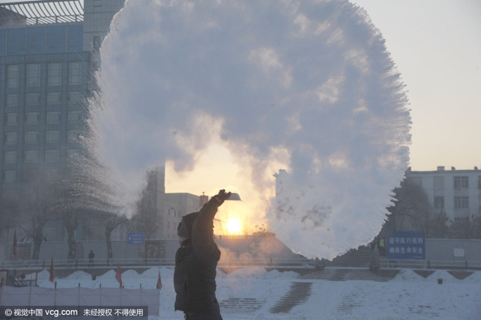 中国寒潮美国暴雪 中外震撼极寒景象大PK