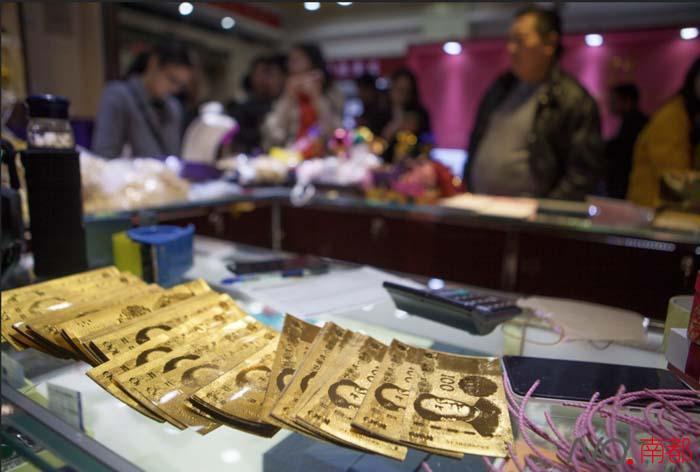 深圳查获大量“金箔百元大钞”