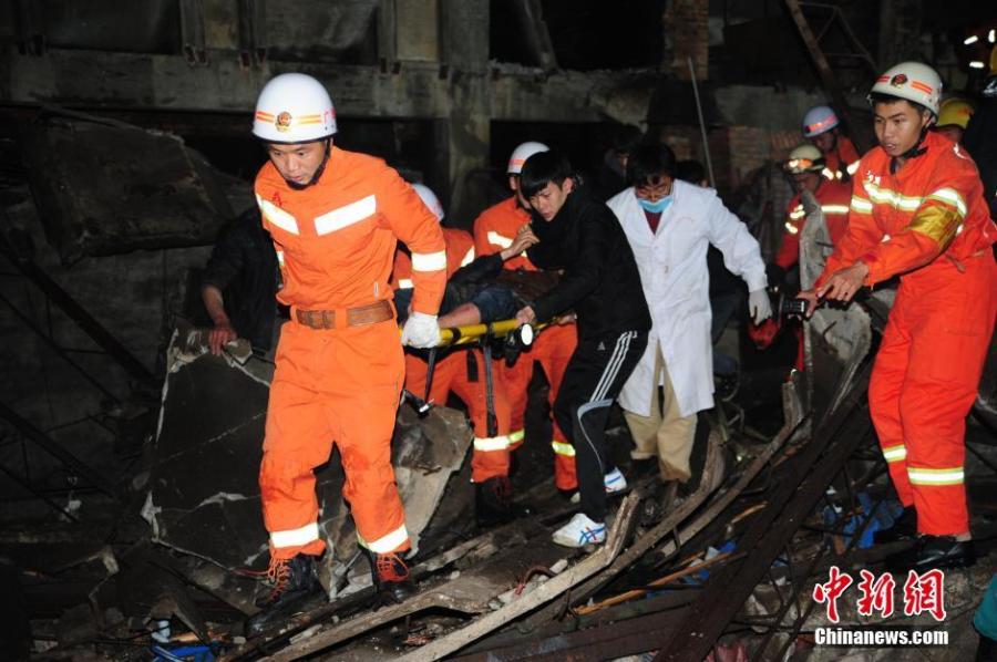 大雨致广西北海市玻璃厂旧址坍塌 3人受伤[1]