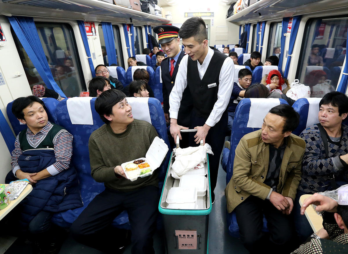 上海铁路局：15元盒饭不断供 至少一道荤菜