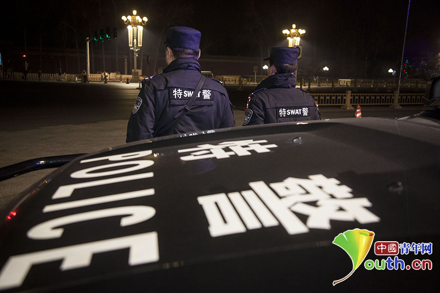 北京特警除夕夜驻守长安街