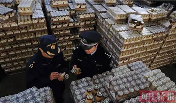 天津海关拍卖4万多瓶走私星巴克咖啡(图)