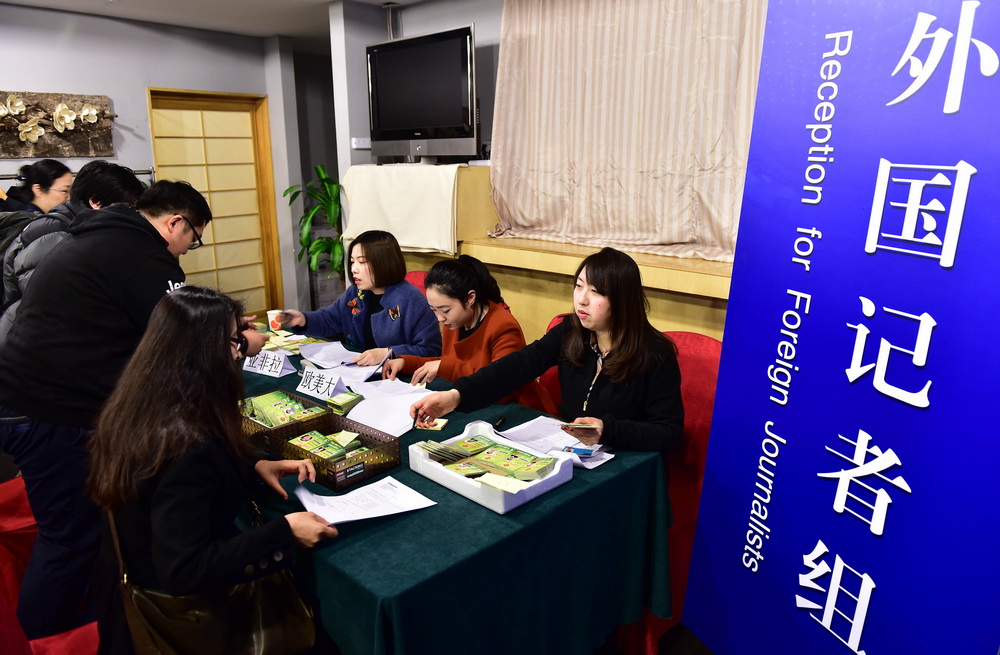2016年全国两会开始发放外国记者组相关证件