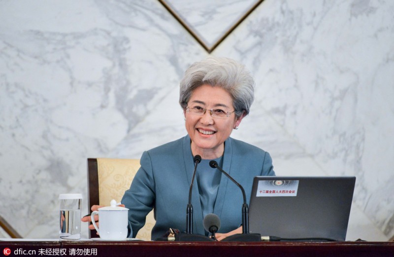 人大首场新闻发布会 傅莹第4次亮相