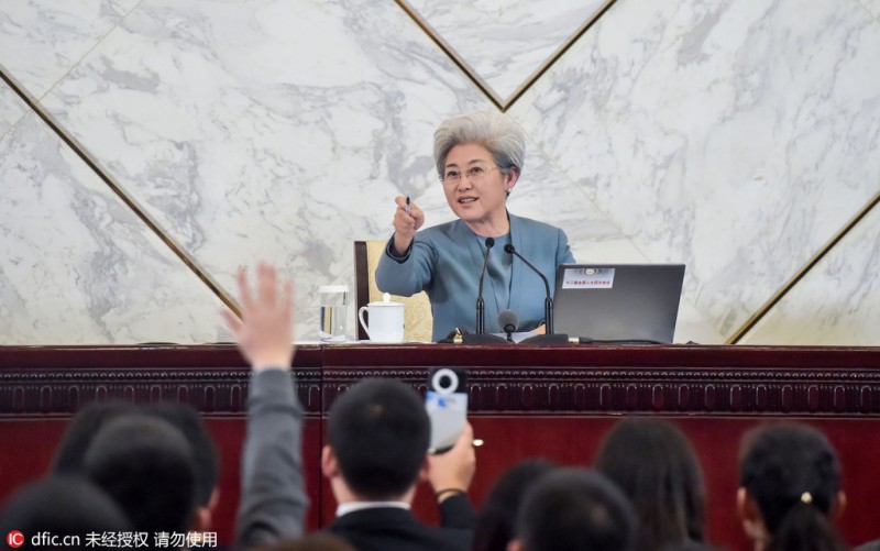 人大首场新闻发布会 傅莹第4次亮相