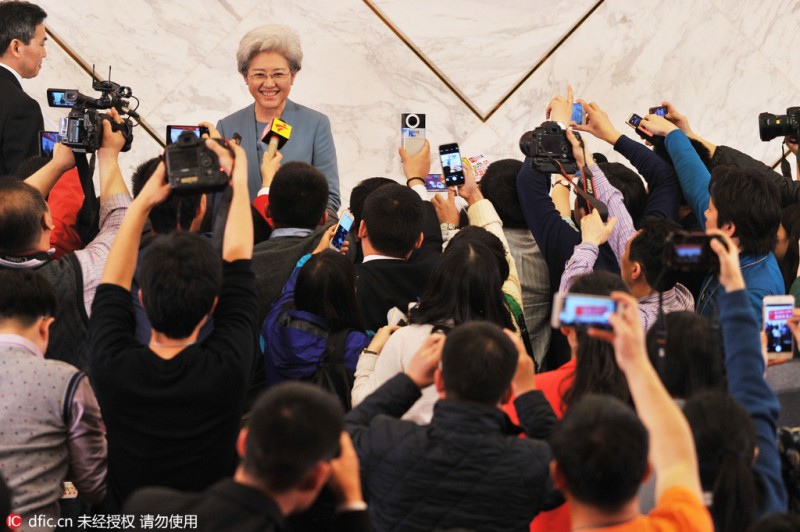 人大首场新闻发布会 傅莹第4次亮相
