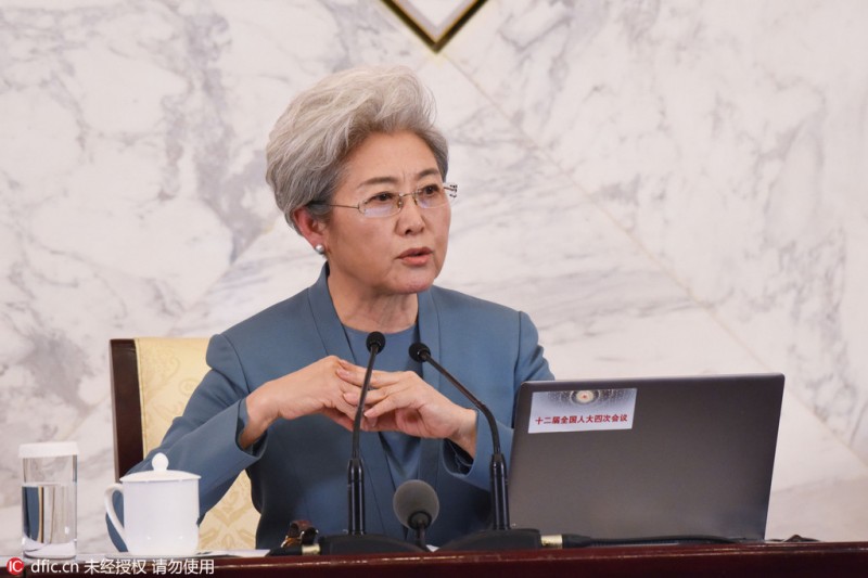 人大首场新闻发布会 傅莹第4次亮相