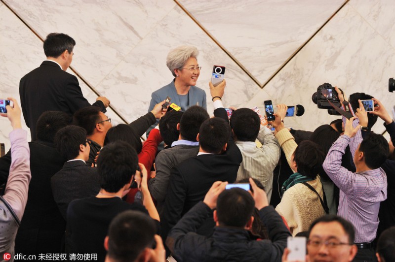 人大首场新闻发布会 傅莹第4次亮相