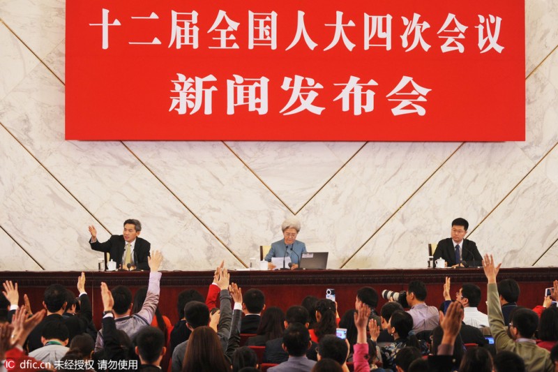 人大首场新闻发布会 傅莹第4次亮相