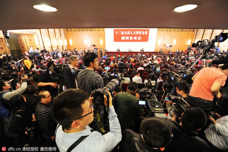 人大首场新闻发布会 傅莹第4次亮相