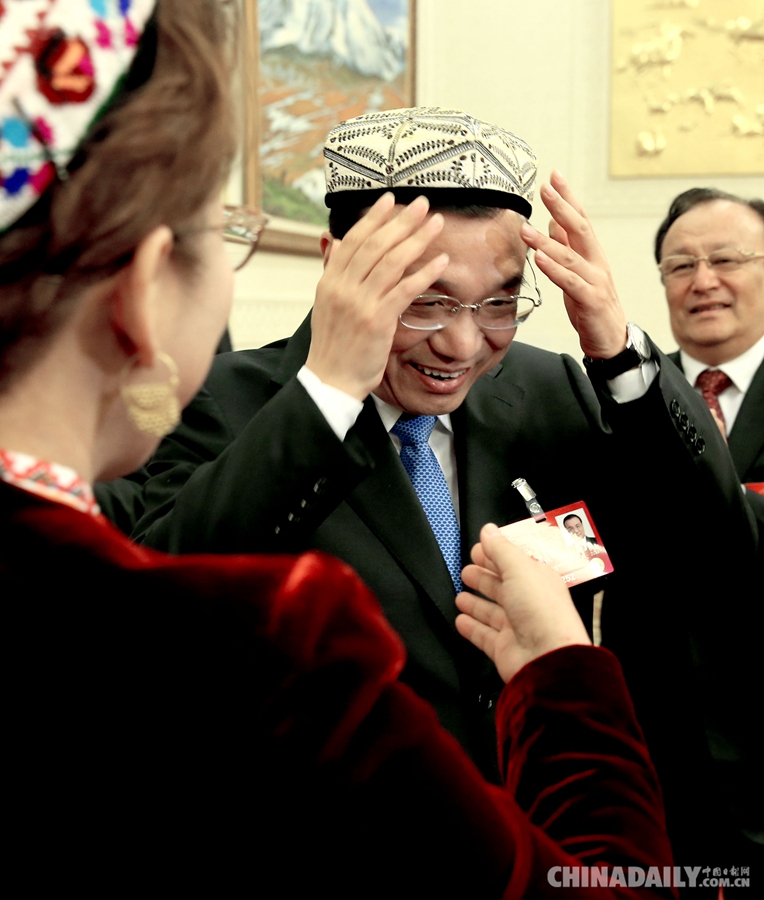 李克强总理参加新疆代表团审议