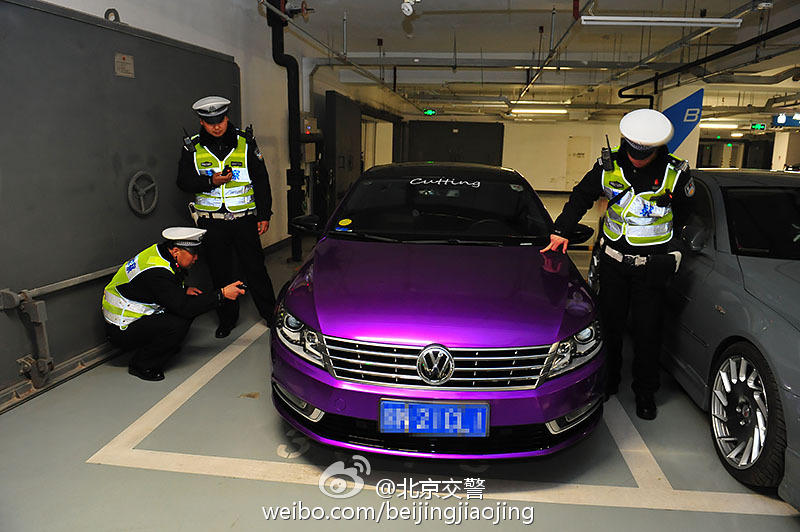 北京地下车库改装车聚会被查 含保时捷等豪车