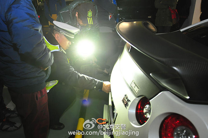 北京地下车库改装车聚会被查 含保时捷等豪车