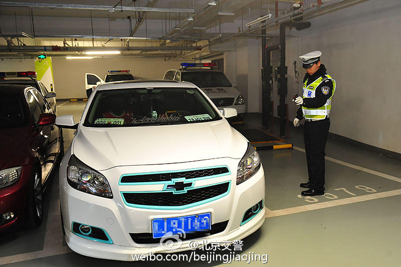 北京地下车库改装车聚会被查 含保时捷等豪车