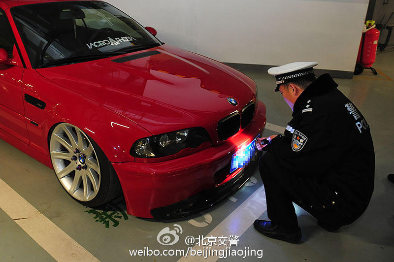 北京地下车库改装车聚会被查 含保时捷等豪车