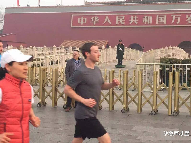 扎克伯格不惧雾霾天安门广场跑步 称感觉很棒