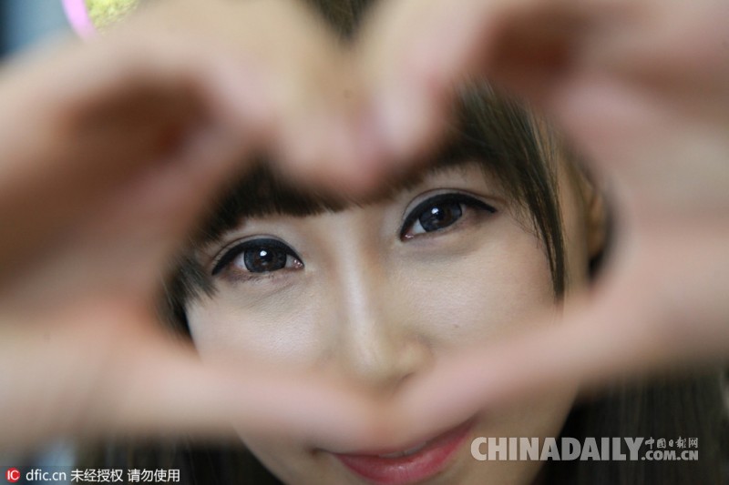 探秘网红经济下的“萝莉”女主播的日常生活