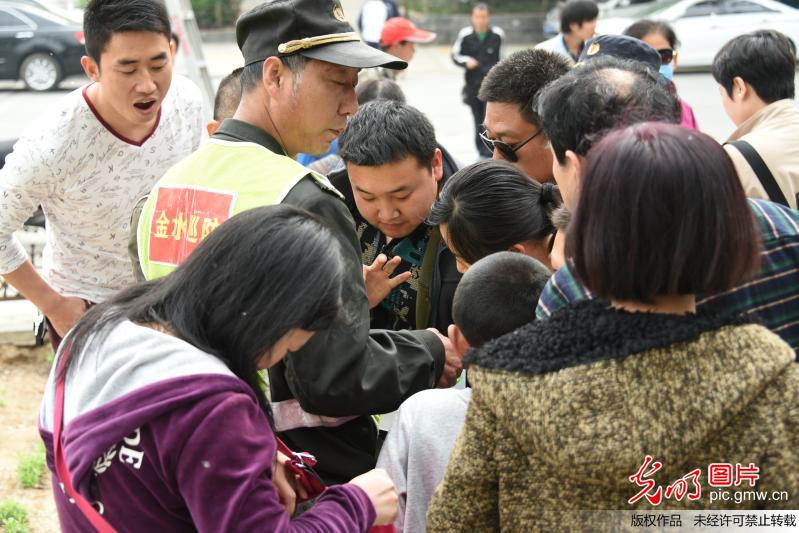 “黄金娃娃鱼”现身郑州金水河？它叫六角恐龙